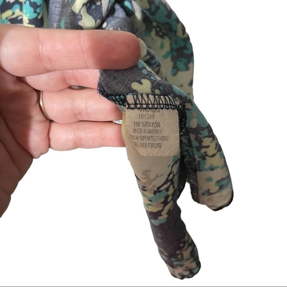 kirra Blue Lightweight Beachy Floral Flowy Spaghetti Strap Top - Picture 3 of 4